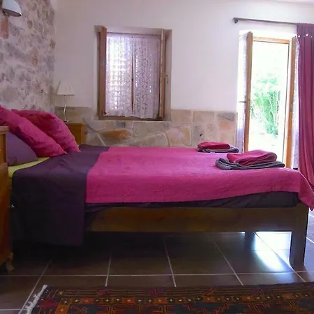 Hvareno Bed & Breakfast 3*