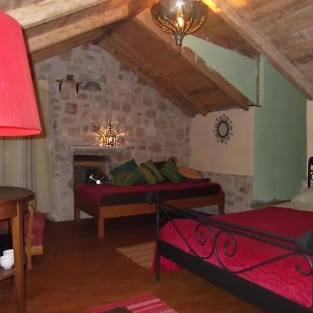 Bed & Breakfast Hvareno 3*